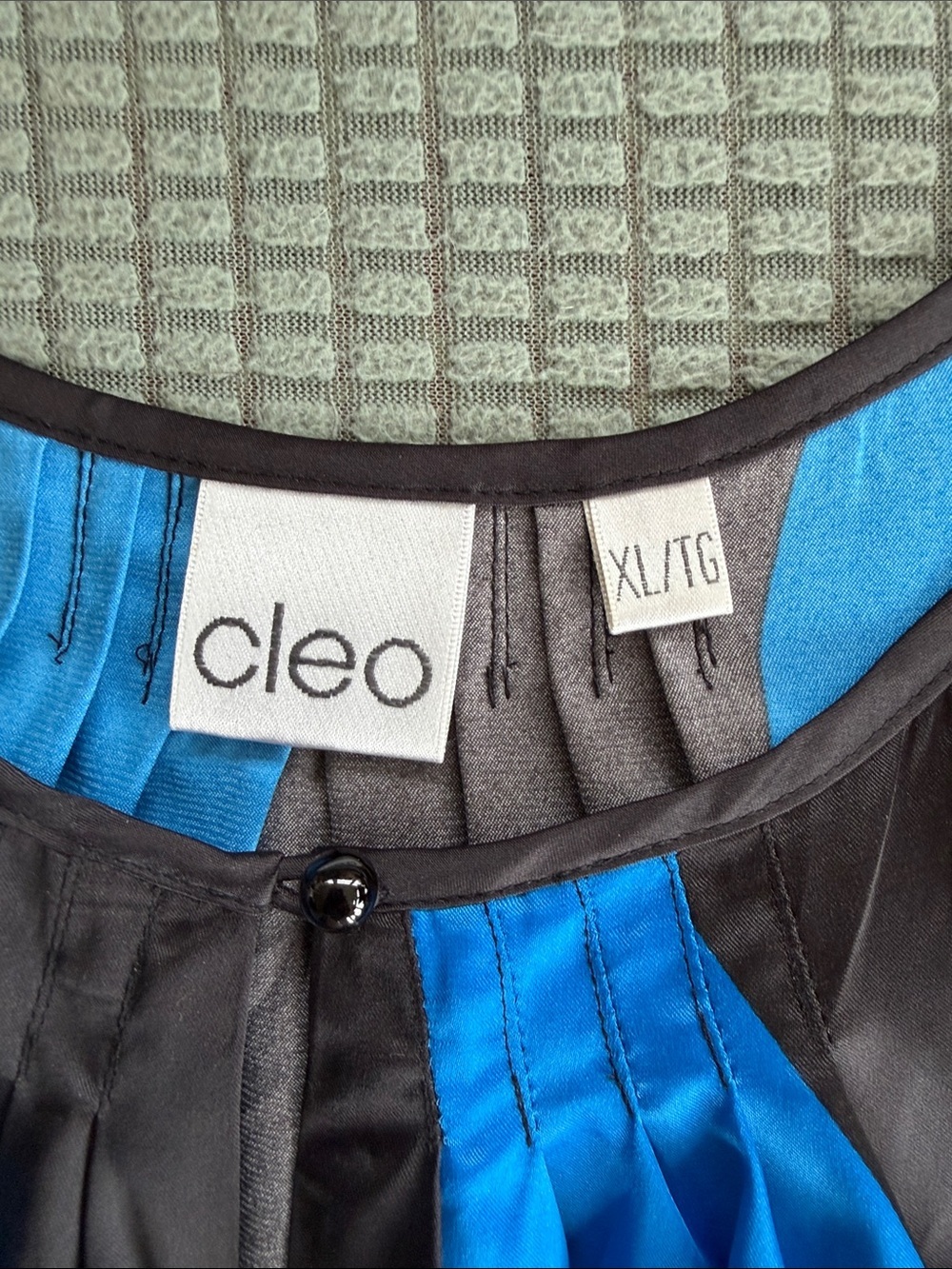 Sleeveless Colorblock Satin Blouse in Blue, Black & White - Picture 5 of 6